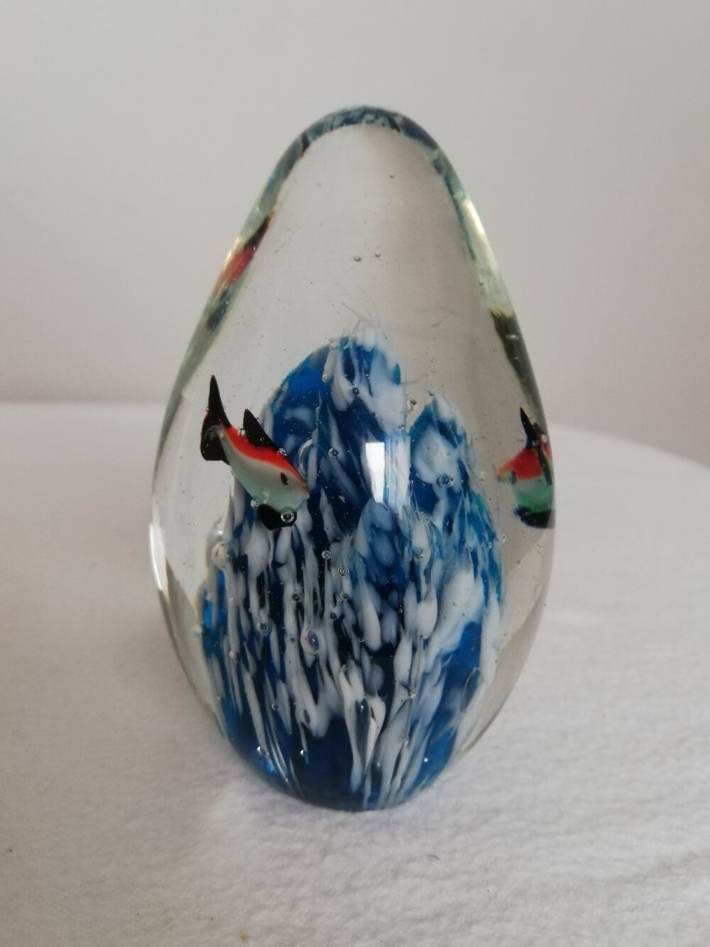 Vintage Hand-Blown Art Glass Egg Paperweight – Fish Aquarium Scene